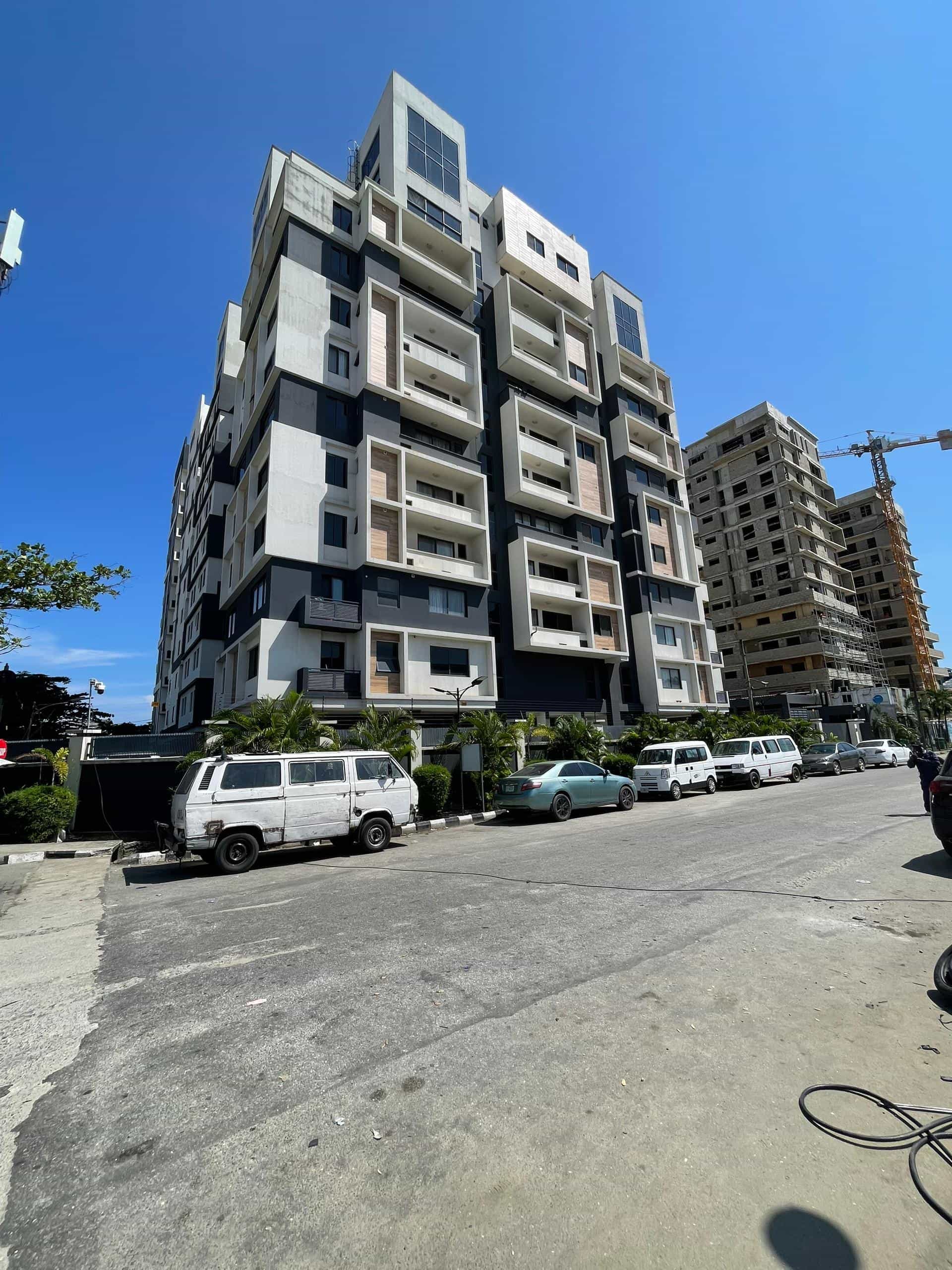 Stunning four bedroom penthouse maisonette (VI4B01)