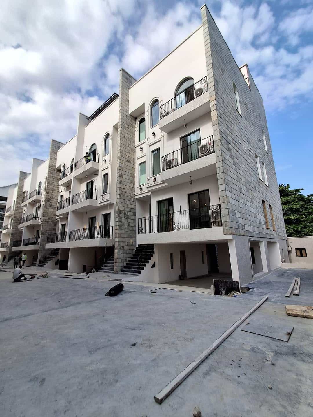 Ultra-modern five bedroom (IKOYI5B01)