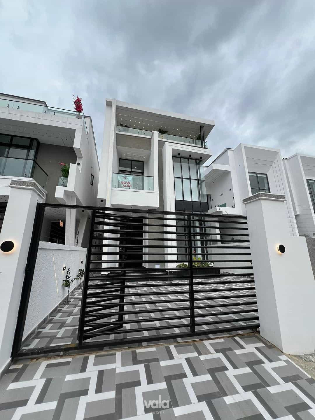Five bedroom detached duplex (215Ajah5bdd)