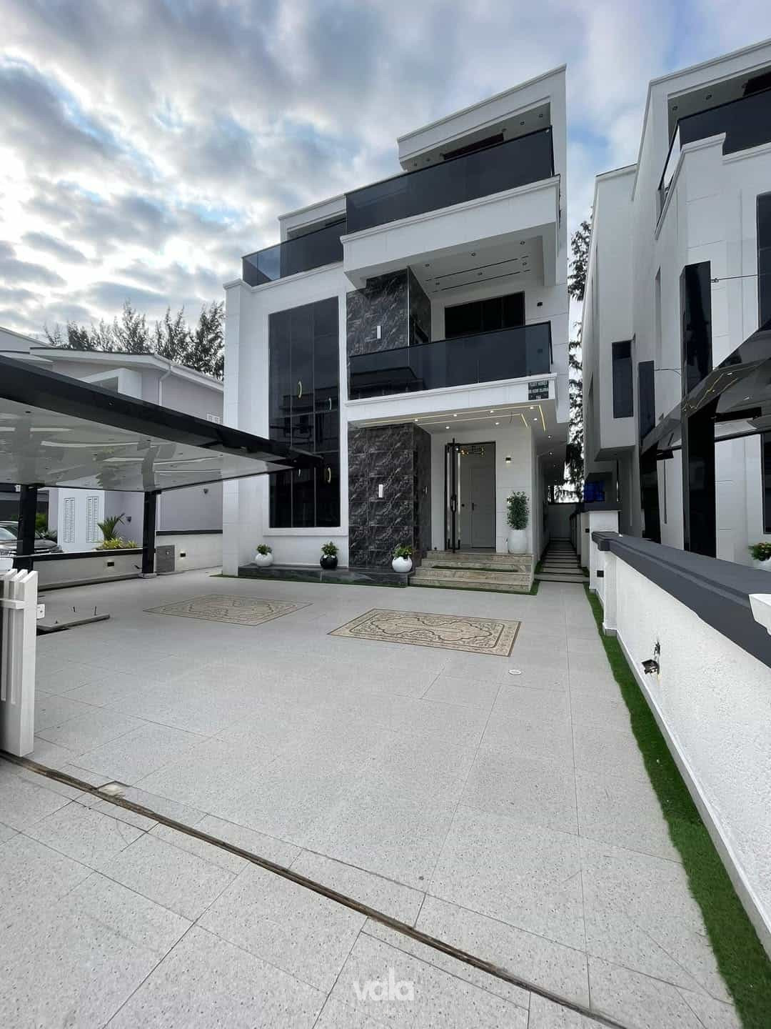 Five bedroom detached duplex (218Megamd5bdd)