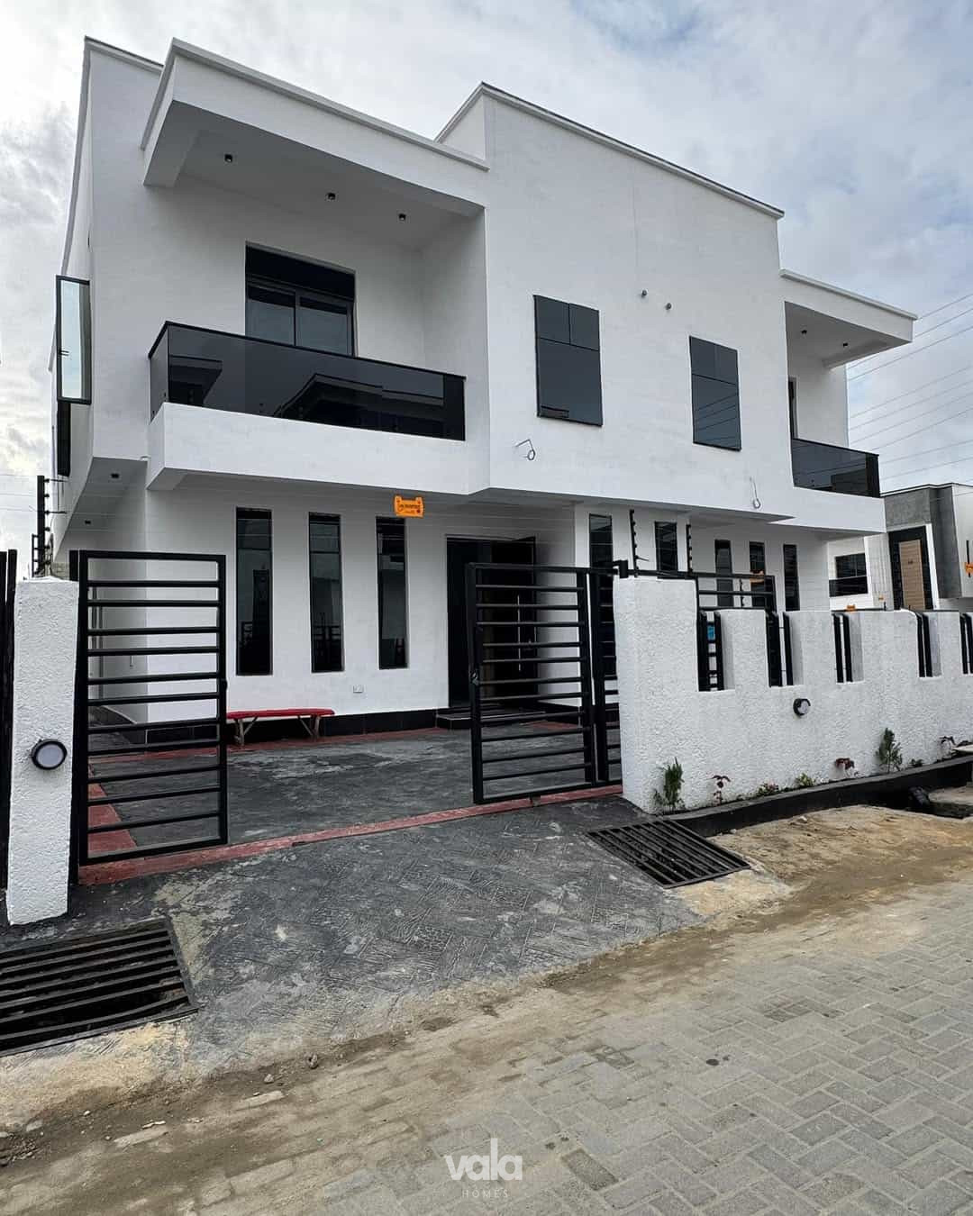 Newly built four bedroom semi-detached duplex (213Ajah4bsd)